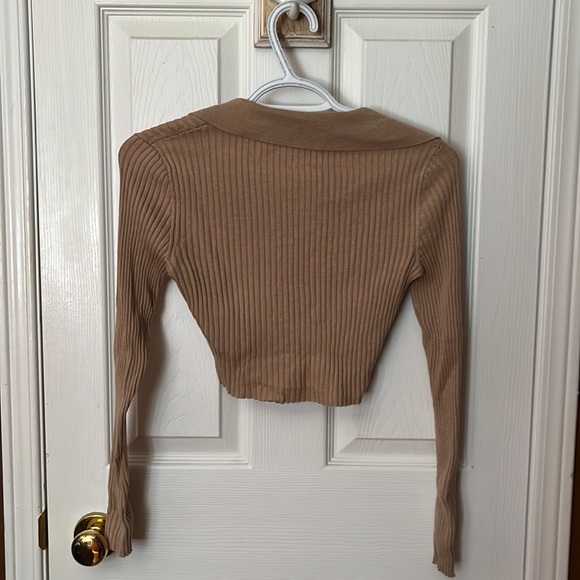 H&M Cropped Long Sleeve - Picture 2 of 3